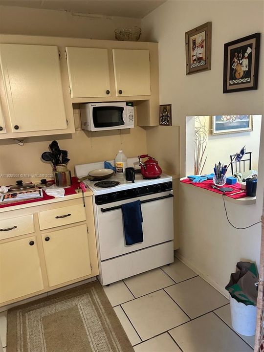 For Sale: $69,500 (1 beds, 1 baths, 640 Square Feet)