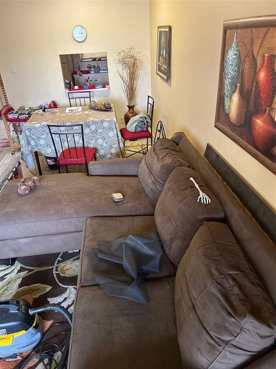 For Sale: $69,500 (1 beds, 1 baths, 640 Square Feet)