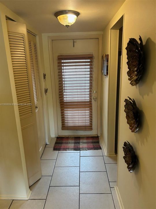 For Sale: $69,500 (1 beds, 1 baths, 640 Square Feet)