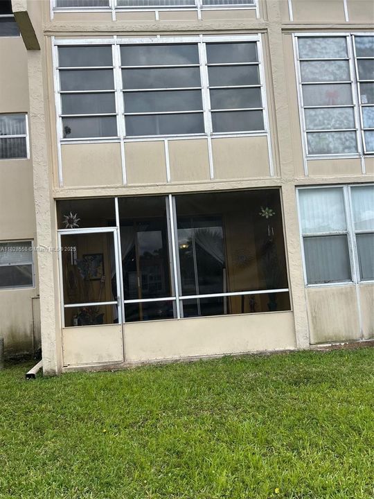 For Sale: $69,500 (1 beds, 1 baths, 640 Square Feet)