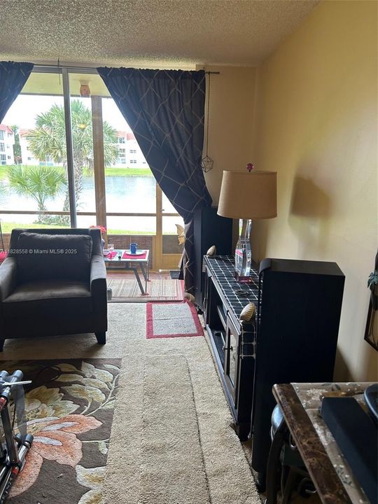 For Sale: $69,500 (1 beds, 1 baths, 640 Square Feet)
