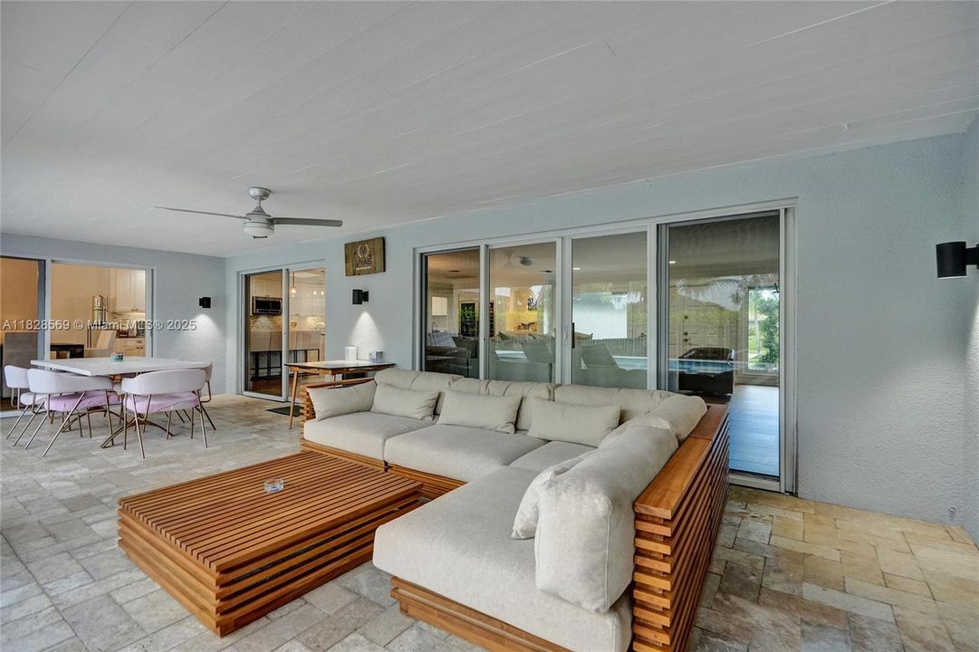 Недавно продано: $1,250,000 (3 спален, 3 ванн, 2287 Квадратных фут)