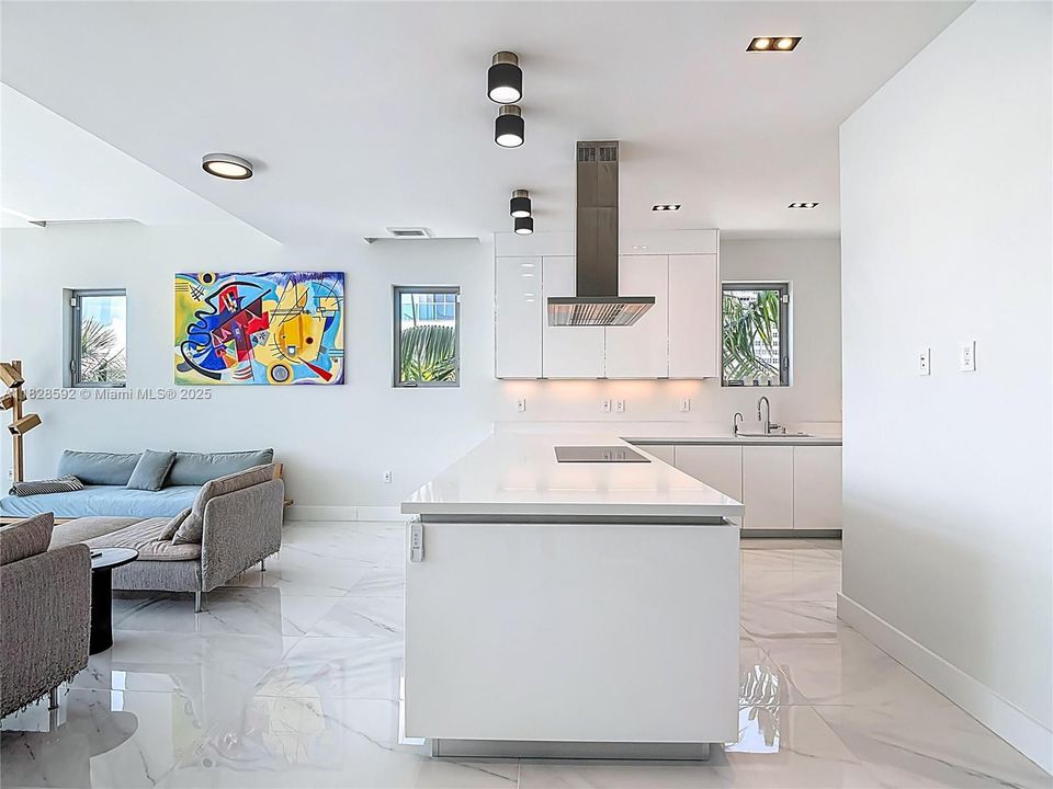 На продажу: $3,198,000 (3 спален, 3 ванн, 3220 Квадратных фут)