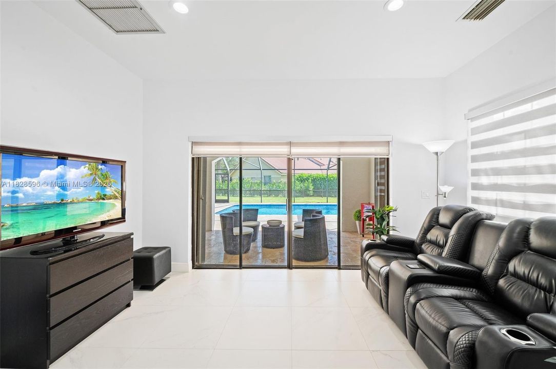 Recently Sold: $1,350,000 (5 beds, 5 baths, 4299 Square Feet)