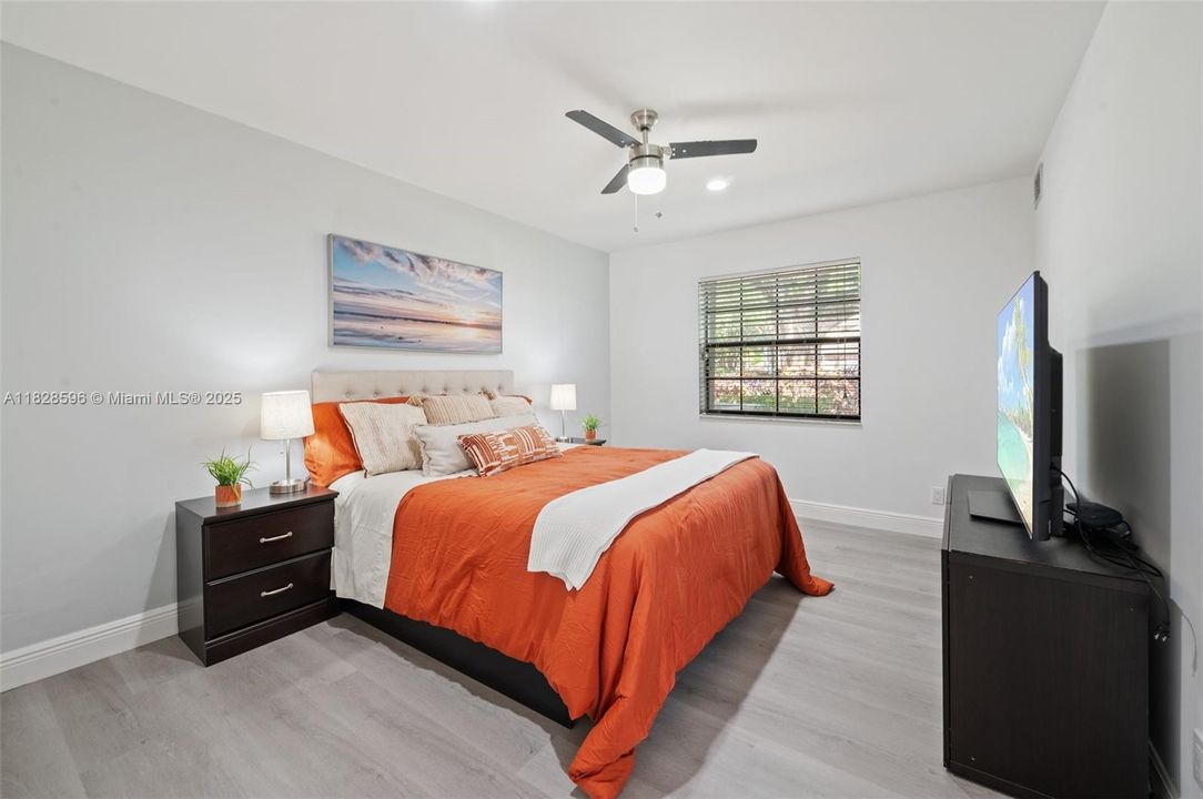 Recently Sold: $1,350,000 (5 beds, 5 baths, 4299 Square Feet)