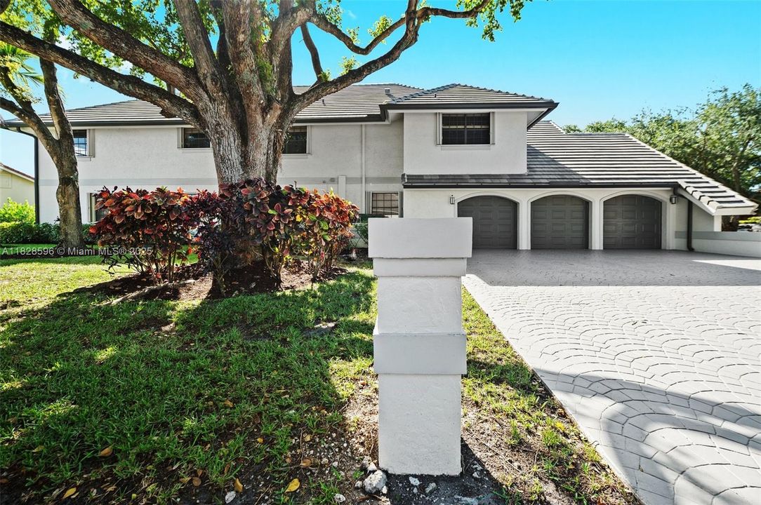 Recently Sold: $1,350,000 (5 beds, 5 baths, 4299 Square Feet)