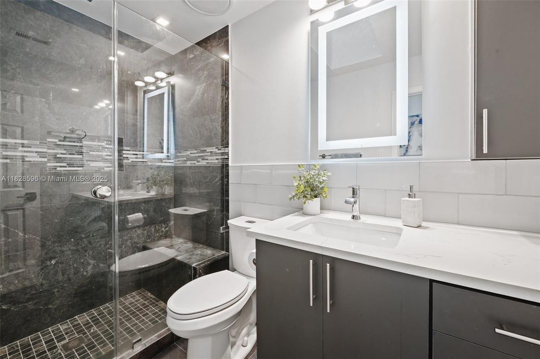 Recently Sold: $1,350,000 (5 beds, 5 baths, 4299 Square Feet)