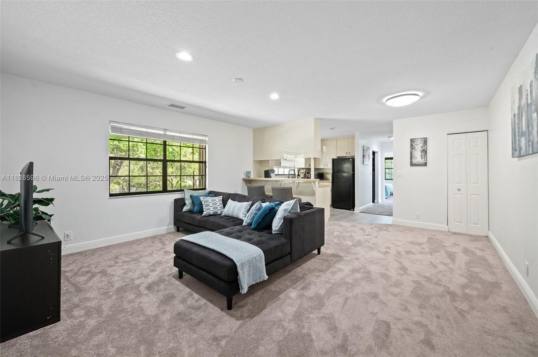 Recently Sold: $1,350,000 (5 beds, 5 baths, 4299 Square Feet)