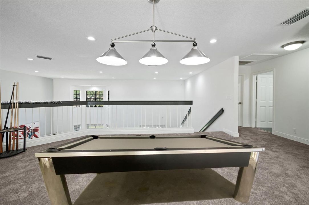 Recently Sold: $1,350,000 (5 beds, 5 baths, 4299 Square Feet)