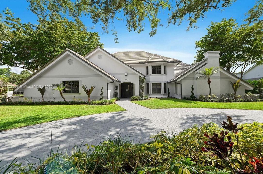 Recently Sold: $1,350,000 (5 beds, 5 baths, 4299 Square Feet)