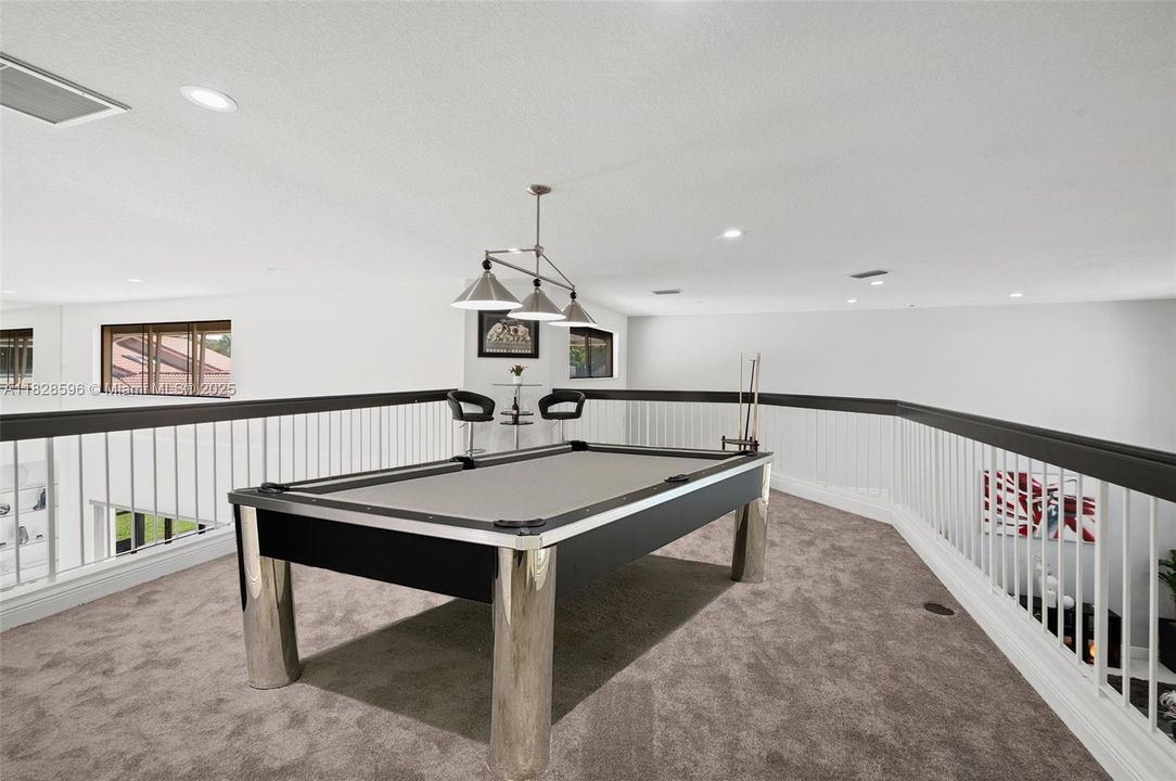 Recently Sold: $1,350,000 (5 beds, 5 baths, 4299 Square Feet)