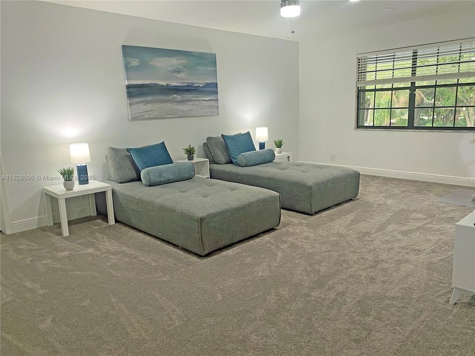 Recently Sold: $1,350,000 (5 beds, 5 baths, 4299 Square Feet)