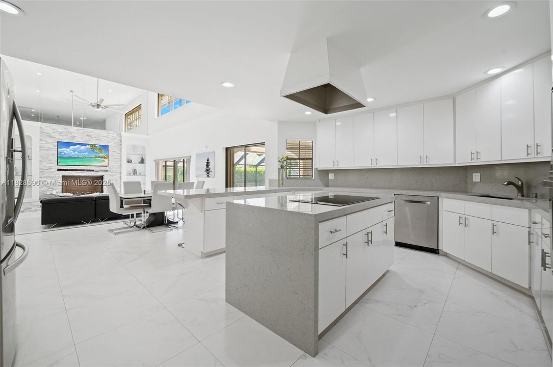 Recently Sold: $1,350,000 (5 beds, 5 baths, 4299 Square Feet)