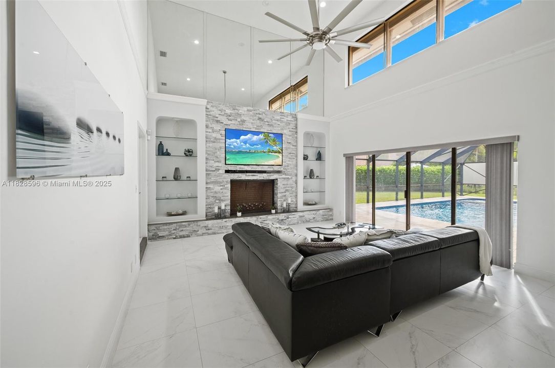 Recently Sold: $1,350,000 (5 beds, 5 baths, 4299 Square Feet)