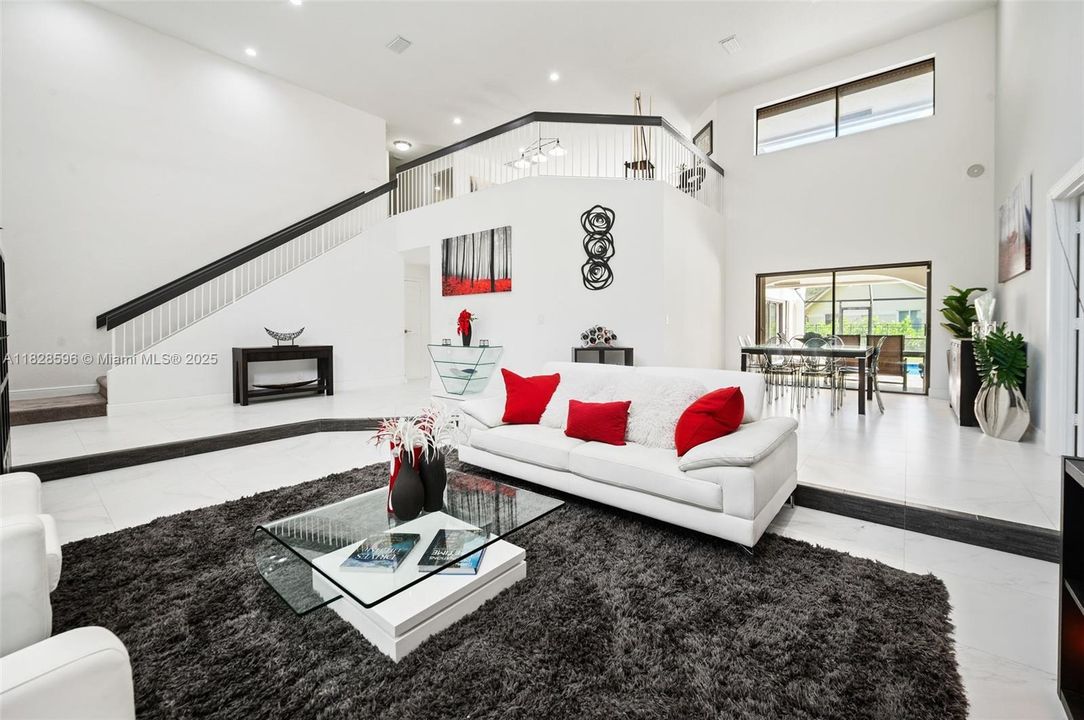 Recently Sold: $1,350,000 (5 beds, 5 baths, 4299 Square Feet)