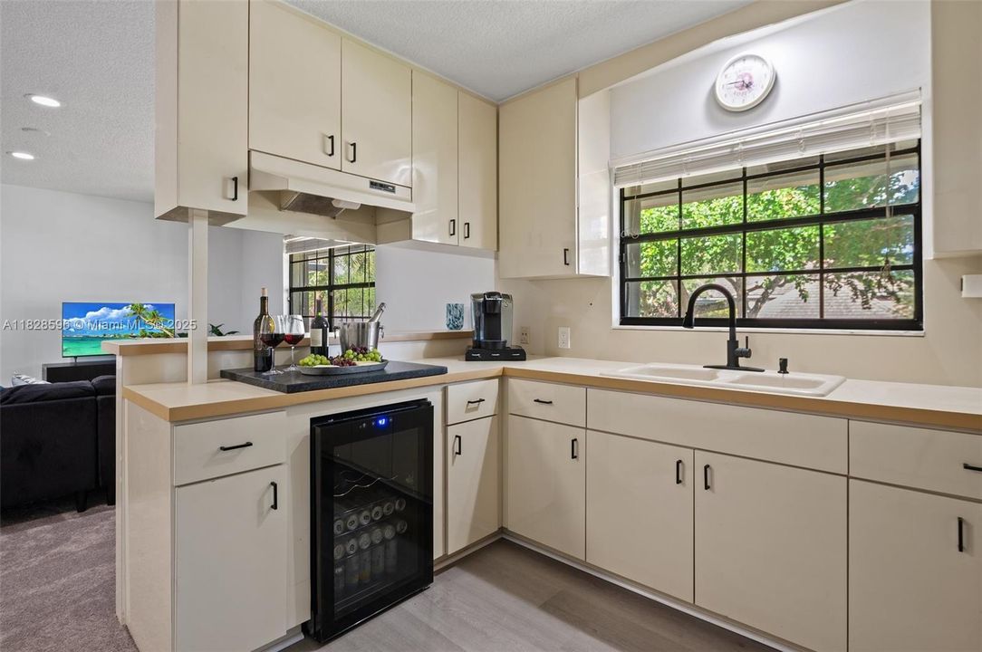 Recently Sold: $1,350,000 (5 beds, 5 baths, 4299 Square Feet)