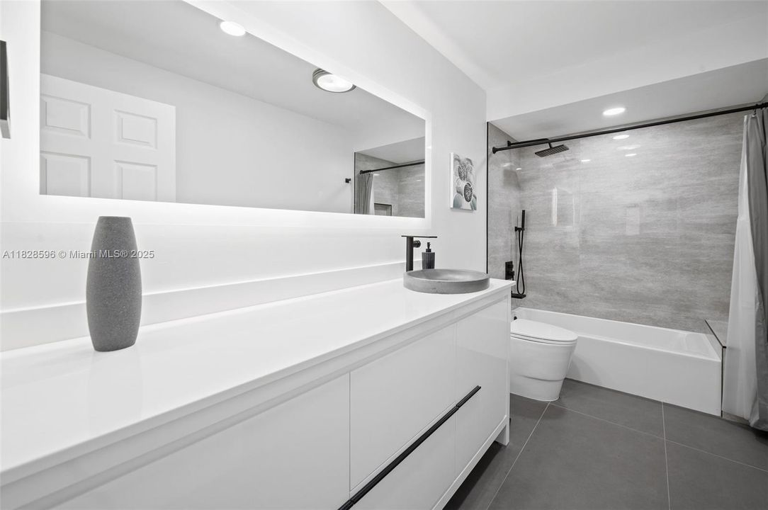 Recently Sold: $1,350,000 (5 beds, 5 baths, 4299 Square Feet)