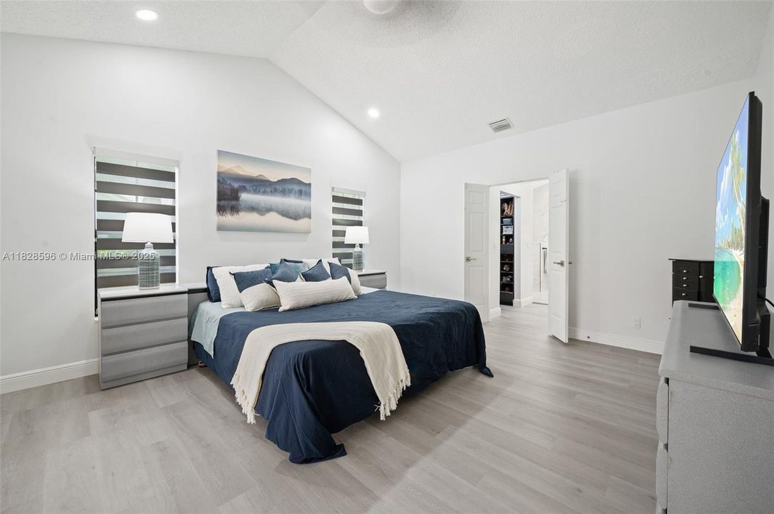 Recently Sold: $1,350,000 (5 beds, 5 baths, 4299 Square Feet)