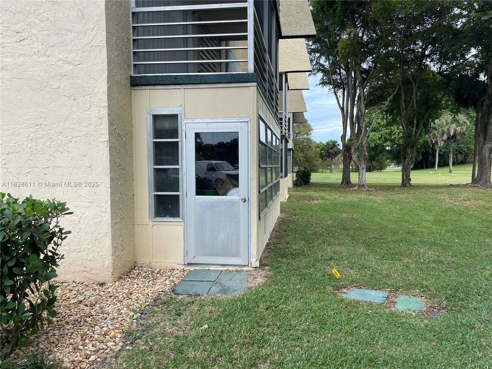 For Sale: $70,000 (2 beds, 2 baths, 950 Square Feet)