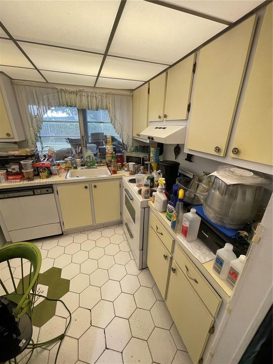 For Sale: $70,000 (2 beds, 2 baths, 950 Square Feet)