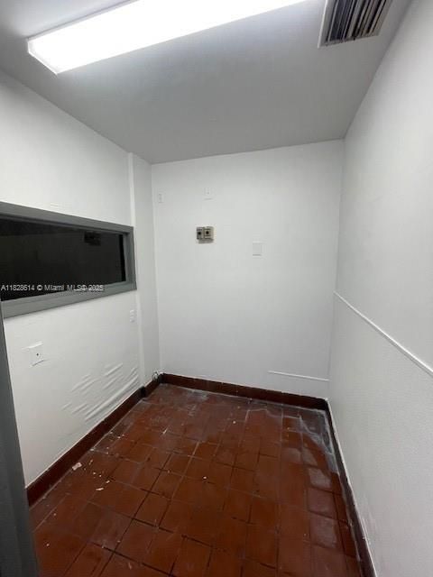 В аренду: $7,408 (0 спален, 0 ванн, 0 Квадратных фут)