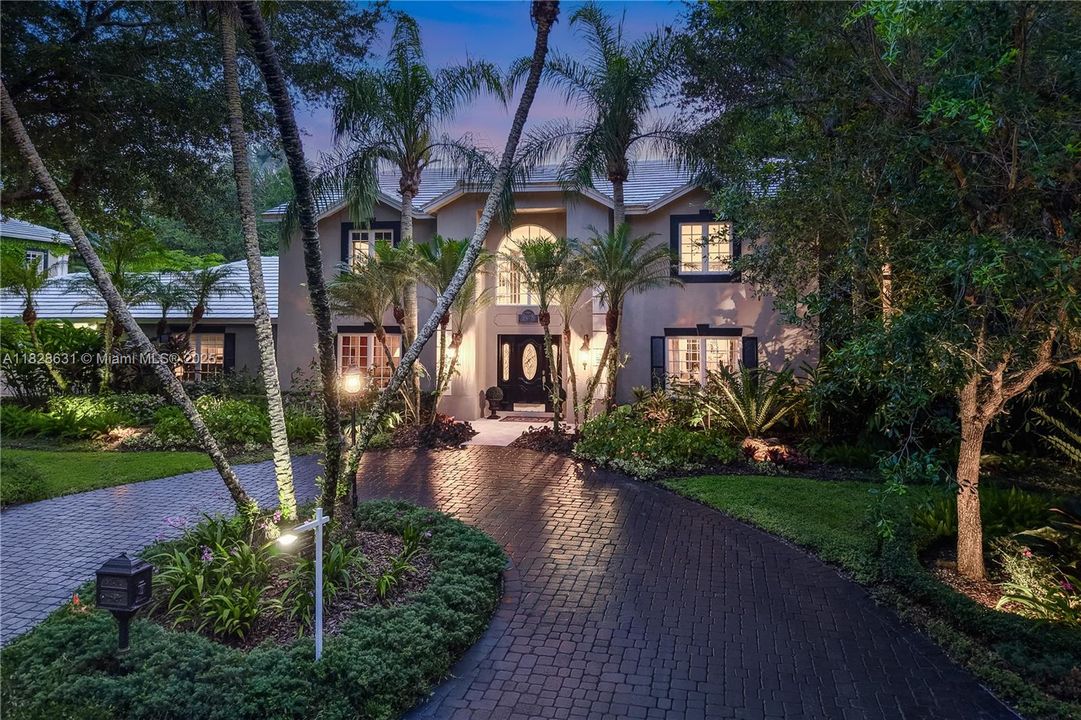 For Sale: $2,999,999 (6 beds, 6 baths, 4694 Square Feet)