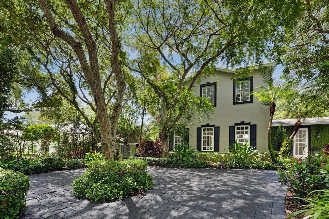 For Sale: $2,999,999 (6 beds, 6 baths, 4694 Square Feet)