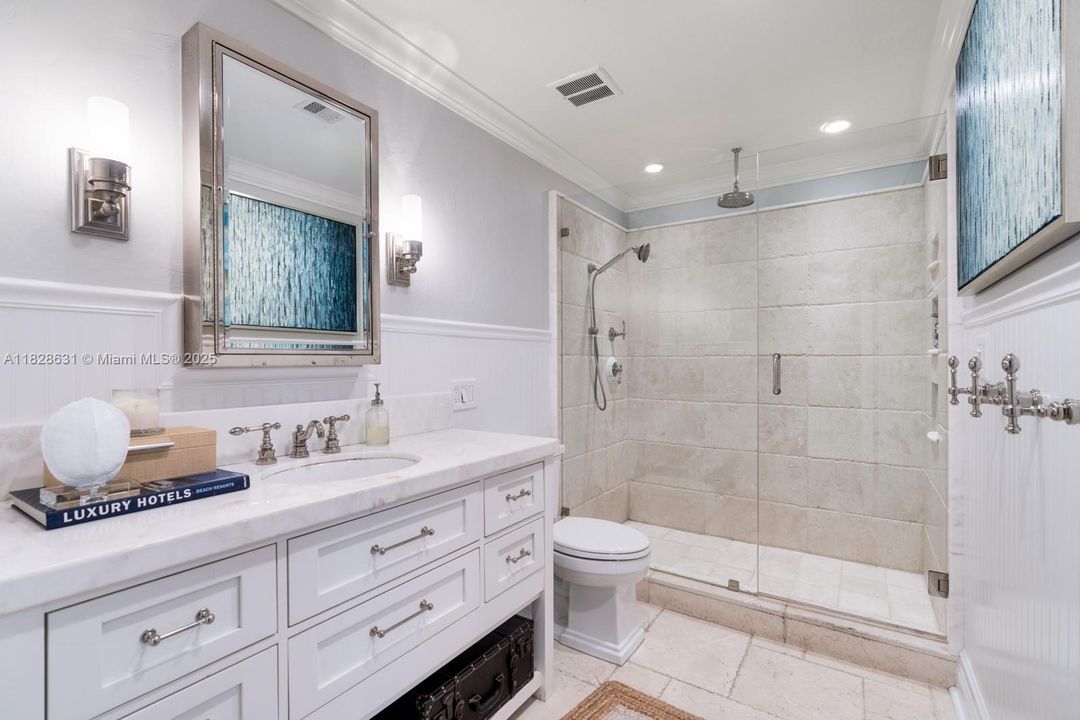 For Sale: $2,999,999 (6 beds, 6 baths, 4694 Square Feet)