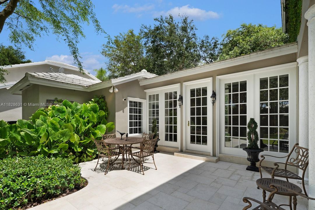 For Sale: $2,999,999 (6 beds, 6 baths, 4694 Square Feet)