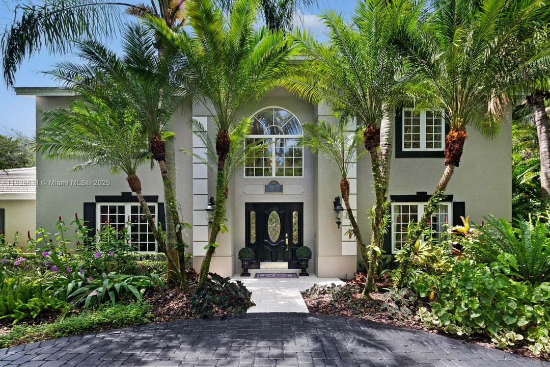 For Sale: $2,999,999 (6 beds, 6 baths, 4694 Square Feet)