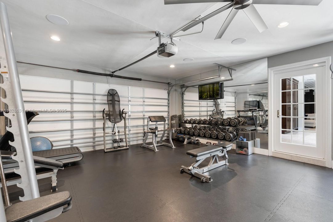 For Sale: $2,999,999 (6 beds, 6 baths, 4694 Square Feet)