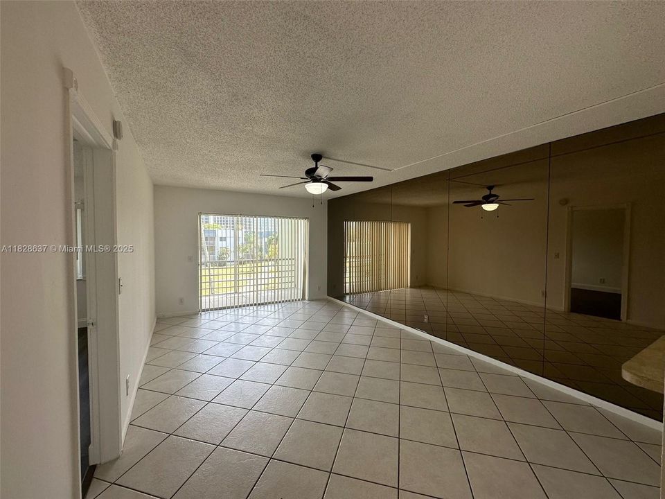 Active With Contract: $1,350 (1 beds, 1 baths, 728 Square Feet)