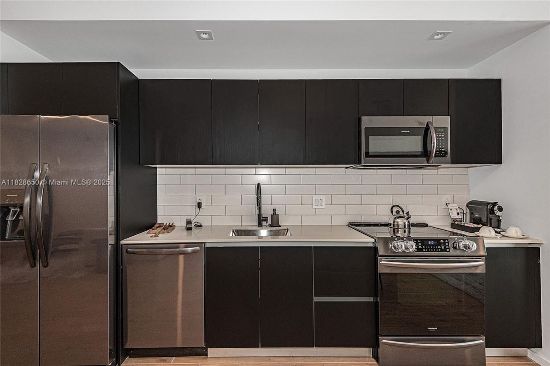 En Venta: $1,399,000 (3 camas, 3 baños, 1043 Pies cuadrados)