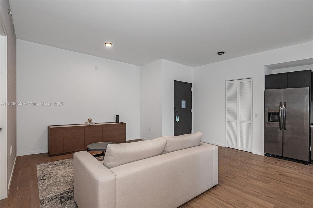 En Venta: $1,399,000 (3 camas, 3 baños, 1043 Pies cuadrados)