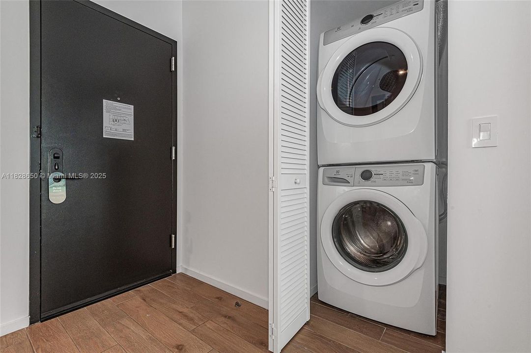 En Venta: $1,399,000 (3 camas, 3 baños, 1043 Pies cuadrados)