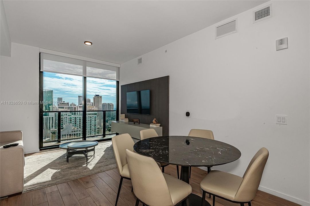 En Venta: $1,399,000 (3 camas, 3 baños, 1043 Pies cuadrados)