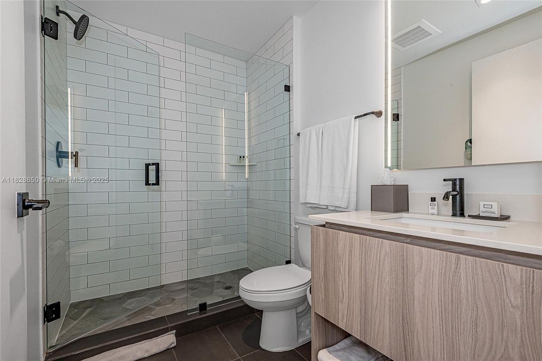 En Venta: $1,399,000 (3 camas, 3 baños, 1043 Pies cuadrados)