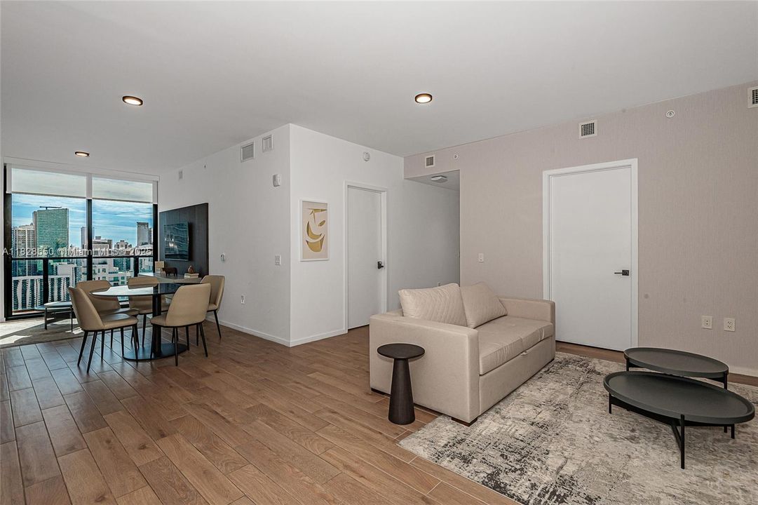 En Venta: $1,399,000 (3 camas, 3 baños, 1043 Pies cuadrados)