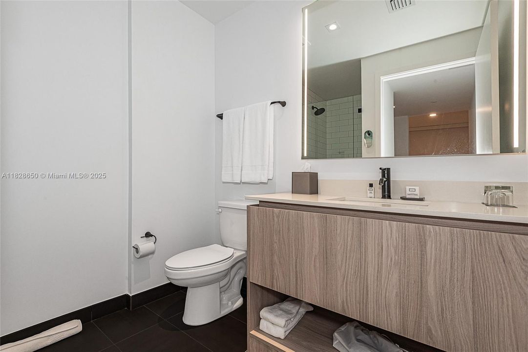 En Venta: $1,399,000 (3 camas, 3 baños, 1043 Pies cuadrados)