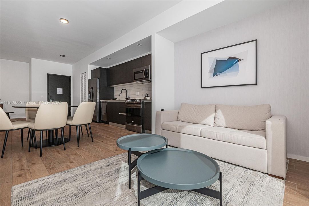 En Venta: $1,399,000 (3 camas, 3 baños, 1043 Pies cuadrados)