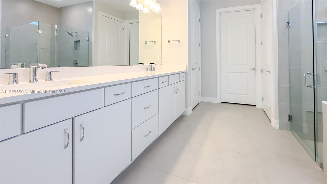 Recently Sold: $1,239,000 (3 beds, 2 baths, 2468 Square Feet)