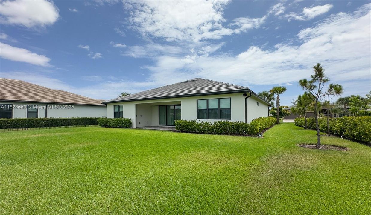 Recently Sold: $1,239,000 (3 beds, 2 baths, 2468 Square Feet)