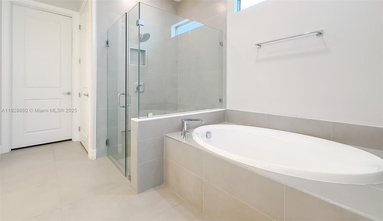 Recently Sold: $1,239,000 (3 beds, 2 baths, 2468 Square Feet)