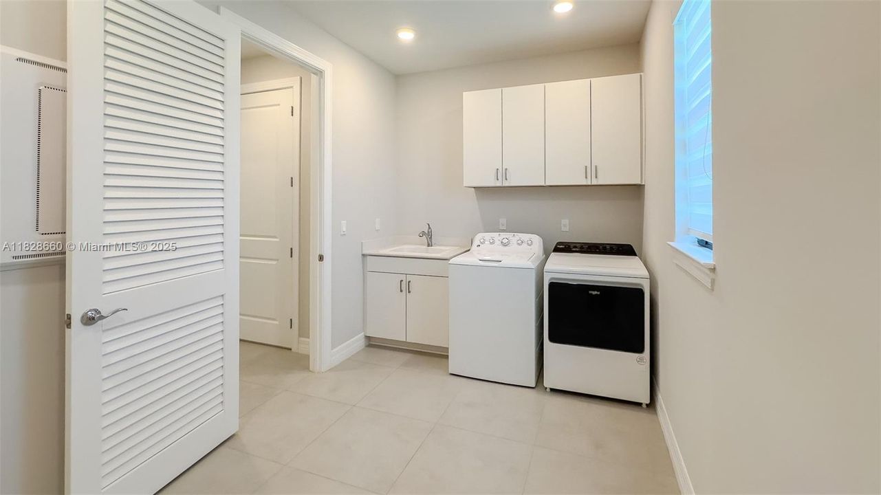 Recently Sold: $1,239,000 (3 beds, 2 baths, 2468 Square Feet)