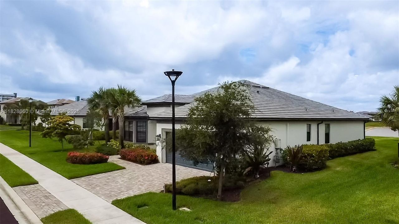 Recently Sold: $1,239,000 (3 beds, 2 baths, 2468 Square Feet)