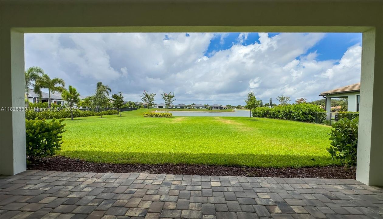 Recently Sold: $1,239,000 (3 beds, 2 baths, 2468 Square Feet)