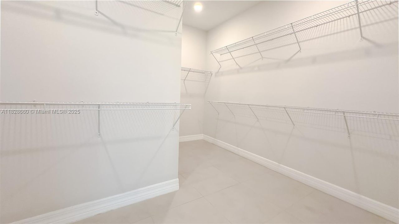 Recently Sold: $1,239,000 (3 beds, 2 baths, 2468 Square Feet)