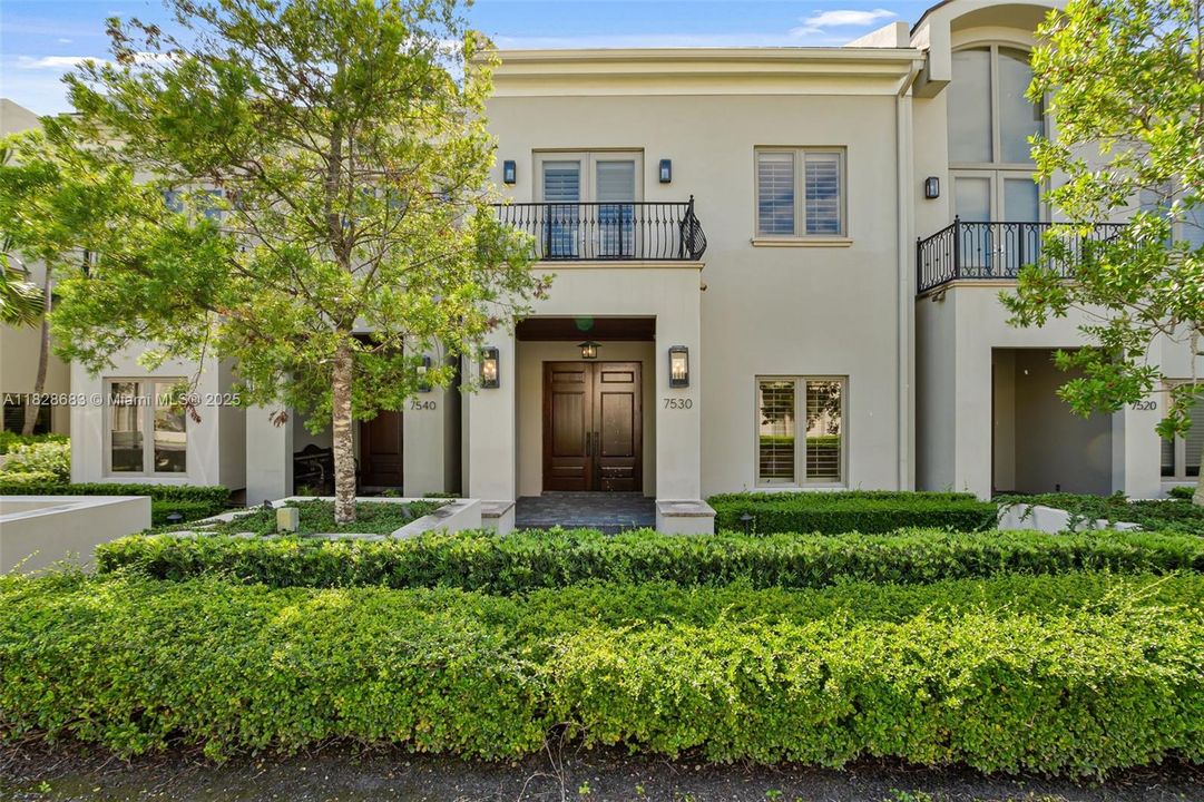 Activo con contrato: $11,000 (3 camas, 3 baños, 2678 Pies cuadrados)