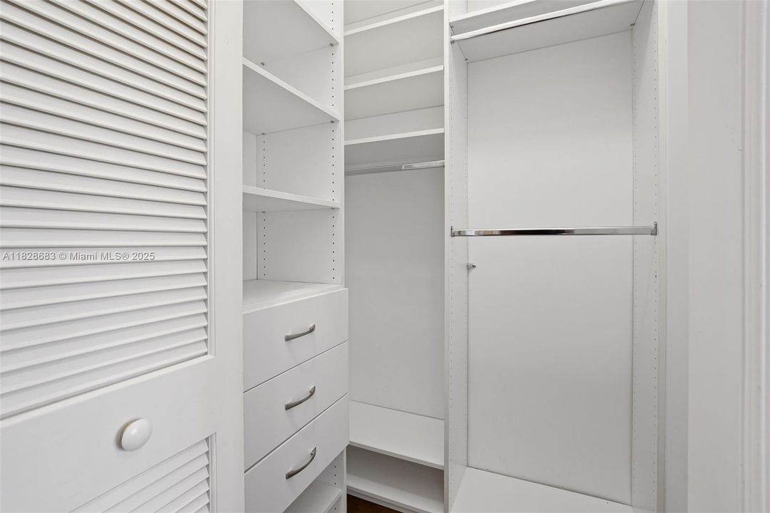 Activo con contrato: $11,000 (3 camas, 3 baños, 2678 Pies cuadrados)