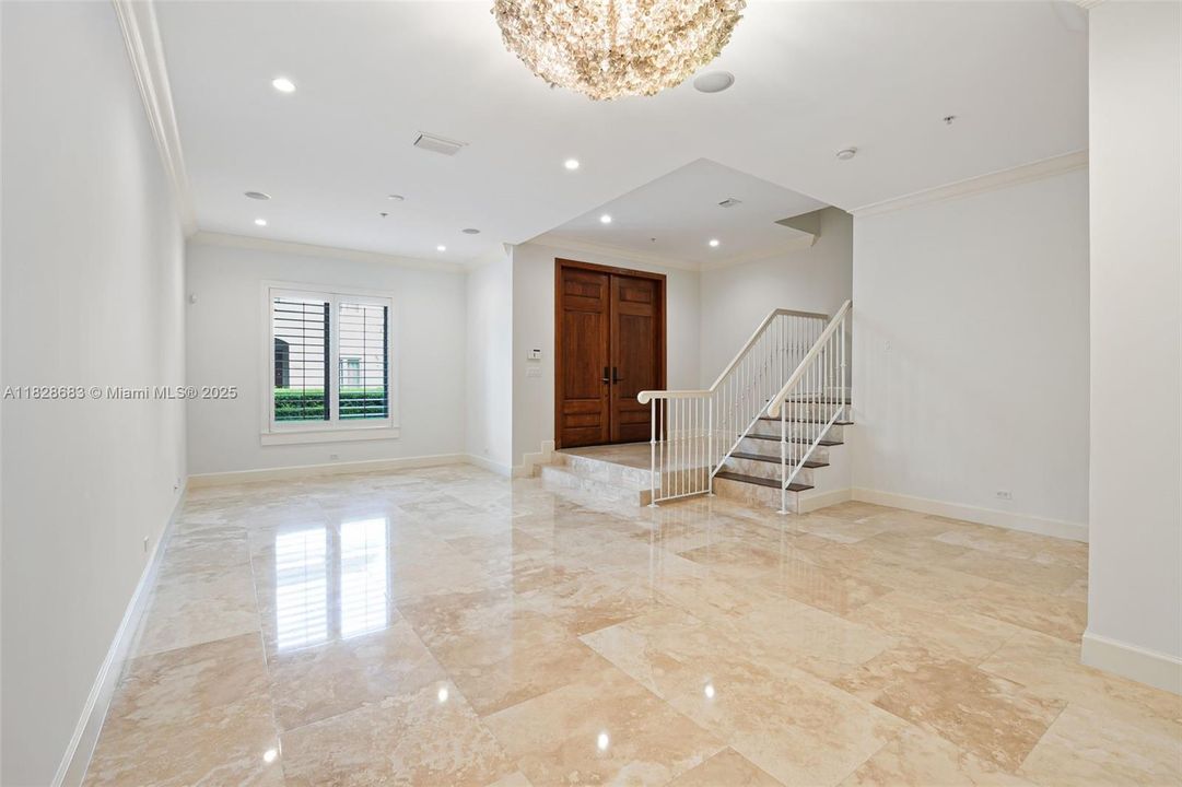 Activo con contrato: $11,000 (3 camas, 3 baños, 2678 Pies cuadrados)